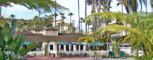 southern-sounds-san-diego-jazz-festival-town-and-country-resort-pool