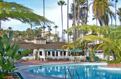 southern-sounds-san-diego-jazz-festival-town-and-country-resort-pool